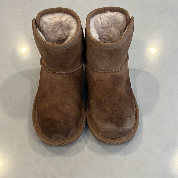 COPY - Ugg Jona boots, size 8 little kid. - Picture 2 of 6